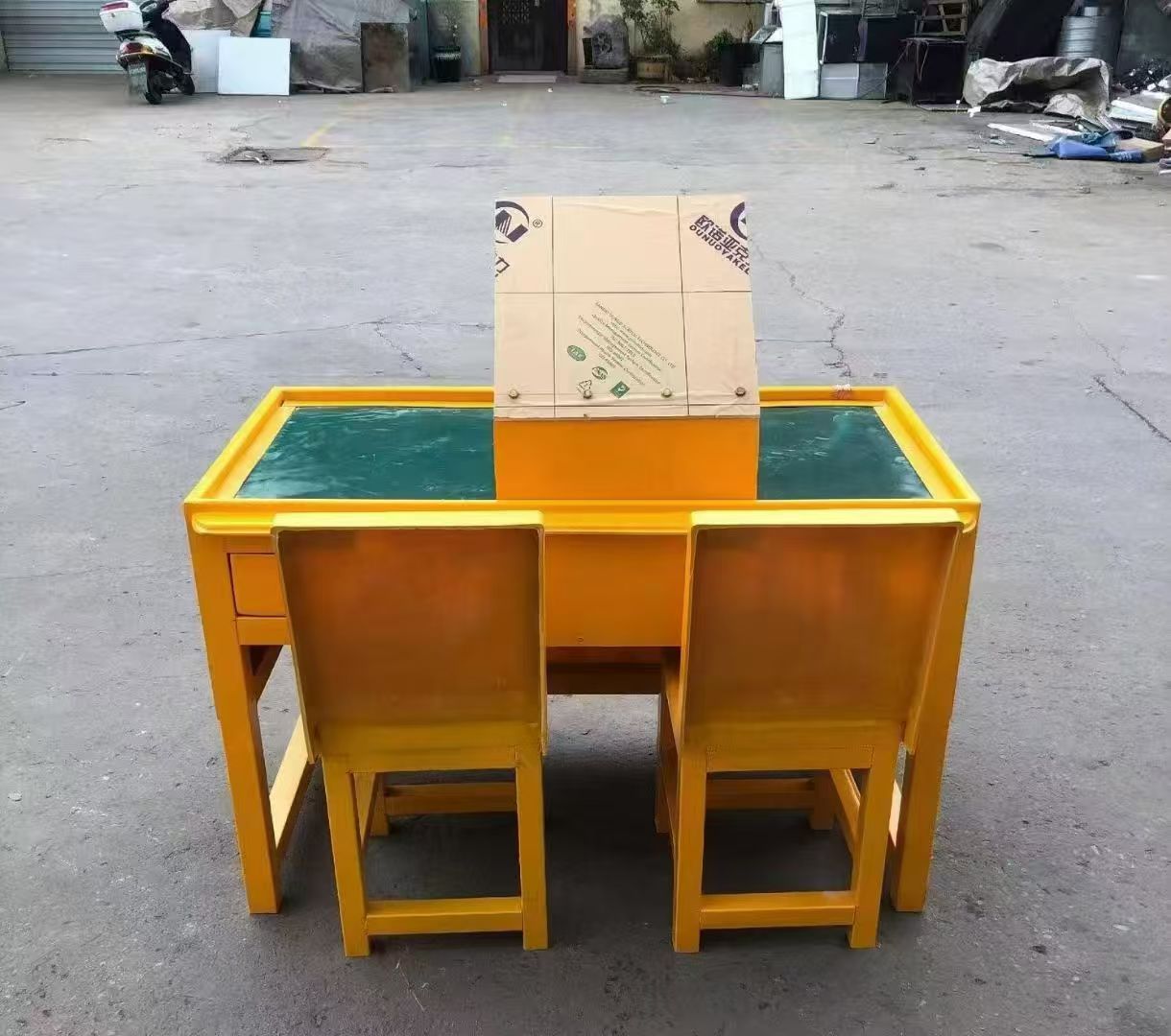 双牌防静电导通桌井下煤矿火工品发放桌：危险品流转的安全守护者